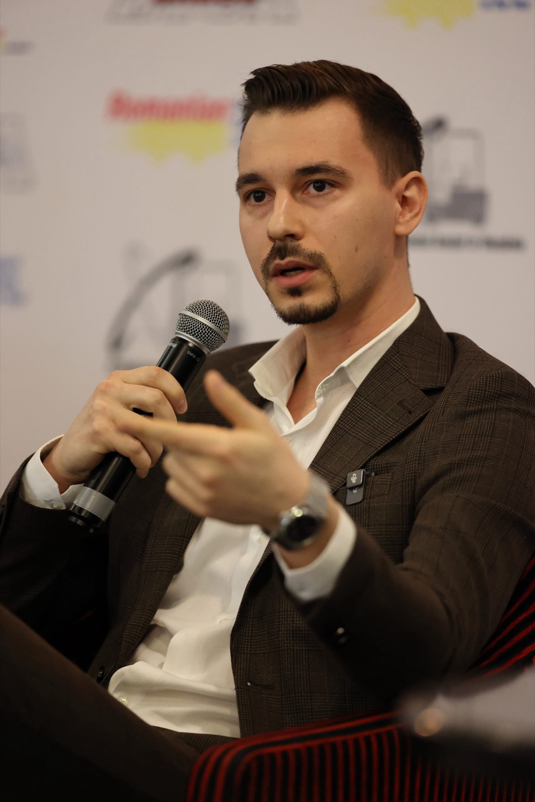 Bogdan Jarcă speaking at a transport and logistics industry event